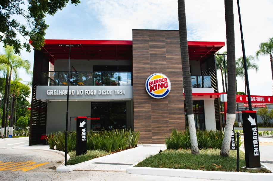 Burger King lança sobremesas em parceria com Leite Moça