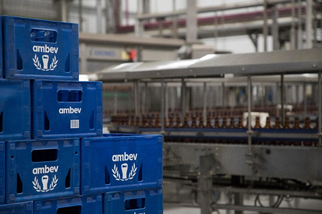 Ambev lança programa de recrutamento para profissionais seniores